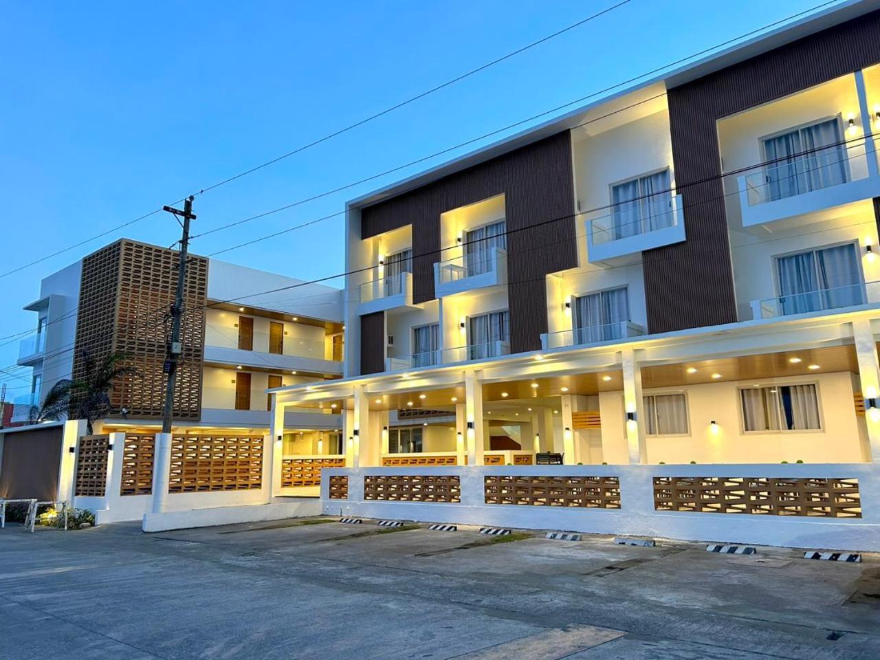 Playa Azul Hotel Baler